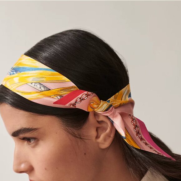 Authentic Hermès Cavalcades Silk Twilly - Picture 2 of 16